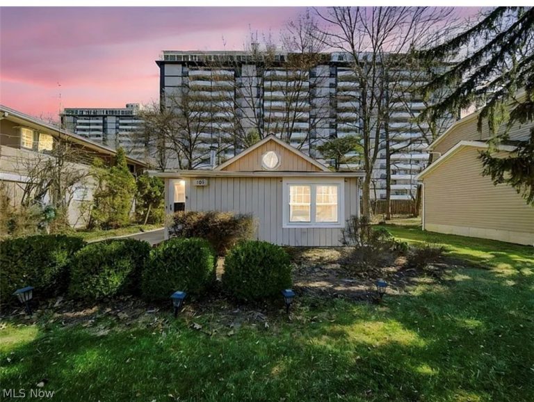 101 238th Street, Cleveland, OH, 44123