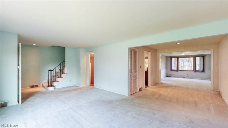 5297 Marian Drive, Lyndhurst, OH - Photo 6