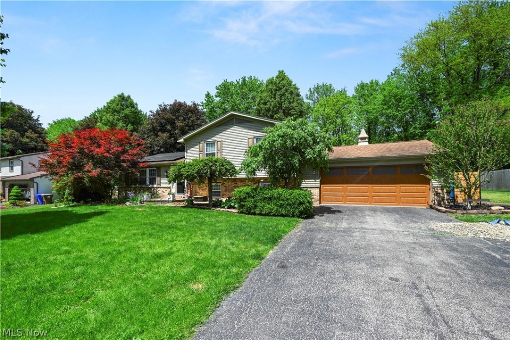 8441 Carriage Hill Drive, Warren, OH