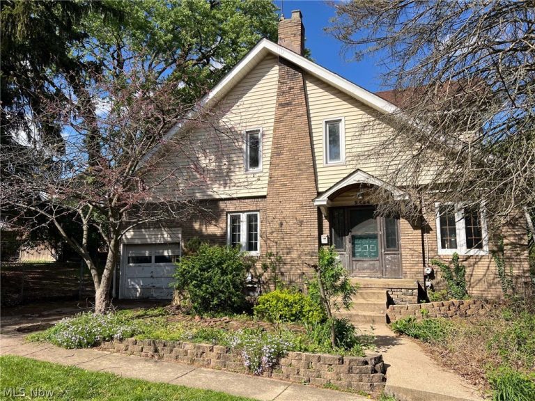 2464 4th Street, Cuyahoga Falls, OH, 44221