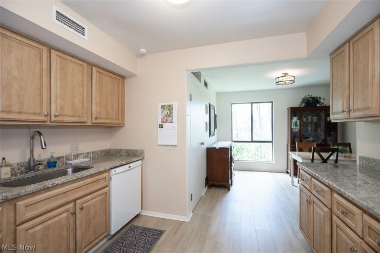 1105 Canyon View Road #204, Sagamore Hills, OH - Photo 4
