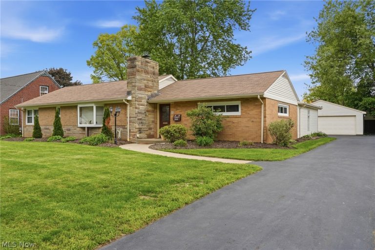 218 Bonnett Street, North Canton, OH - Photo 2