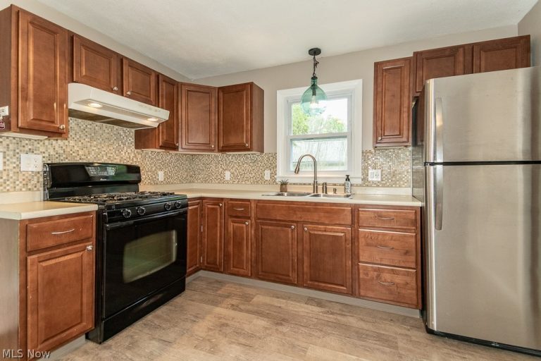 7444 Rockingham Road, Mentor, OH - Photo 8
