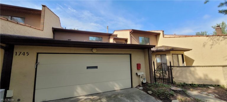1745 Brookwood Drive, Akron, OH, 44313