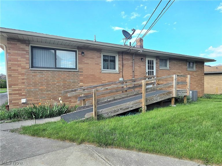 1423 Roanoke Drive, Parma, OH - Photo 8