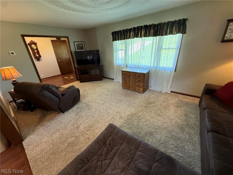2462 Yorkview Road, New Philadelphia, OH - Photo 6