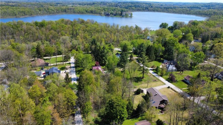 11664 Chestnutdale Road, Chardon, OH - Photo 3
