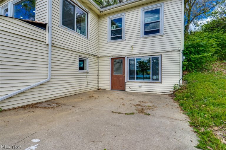 181 Portage Lakes Drive, Akron, OH - Photo 4