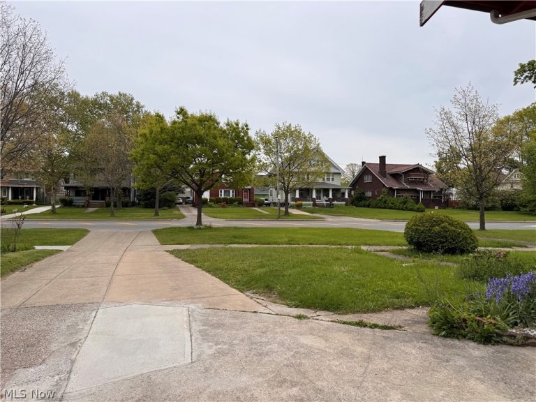 3306 West Boulevard, Cleveland, OH - Photo 8