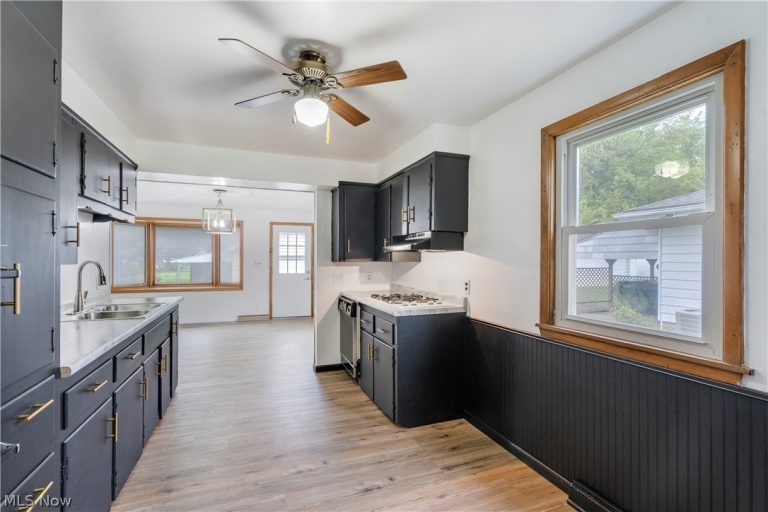 3854 Whippoorwill Lane, Youngstown, OH - Photo 8