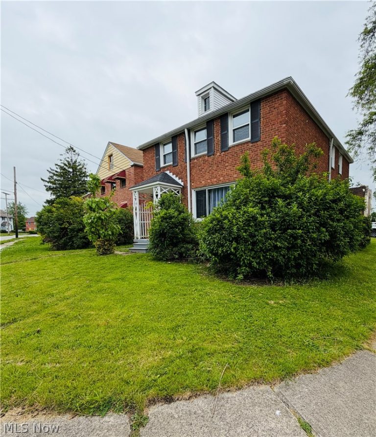 14702 Milverton Road, Cleveland, OH - Photo 2