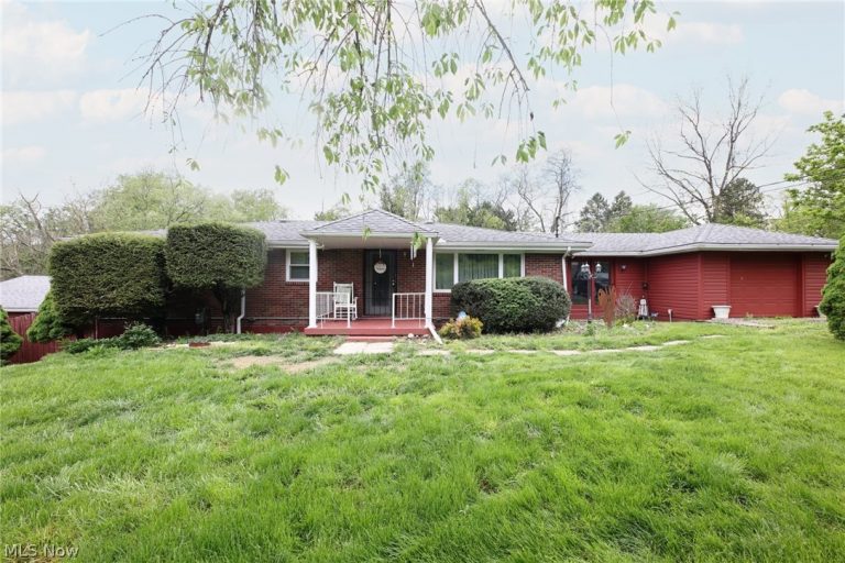 120 Bonnie Beth Drive, Wellsburg, WV - Photo 2