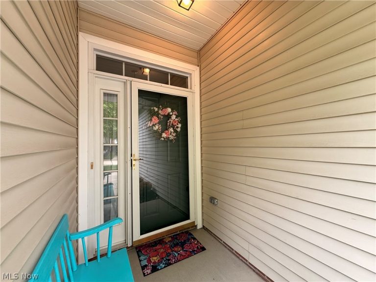 370 Rosebury Court, Mayfield Heights, OH - Photo 3