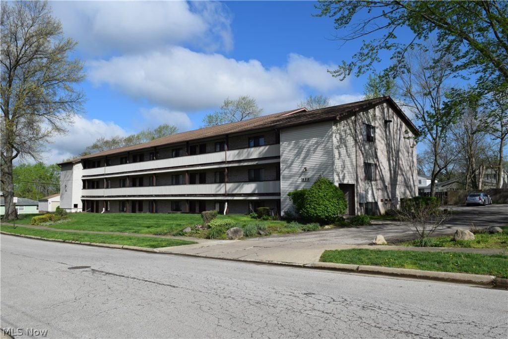 899 Rosamond Avenue, Akron, OH
