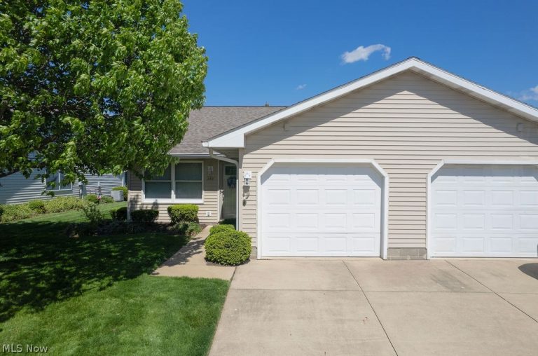 249 Heatherwood Drive, Barberton, OH, 44203