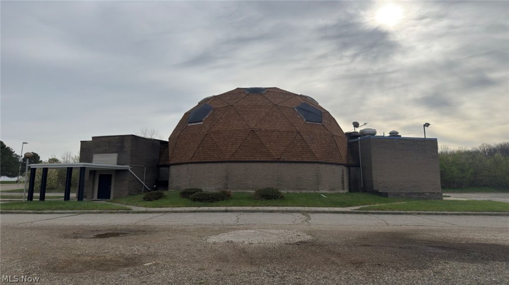 166 Currie Hall, Kent, OH