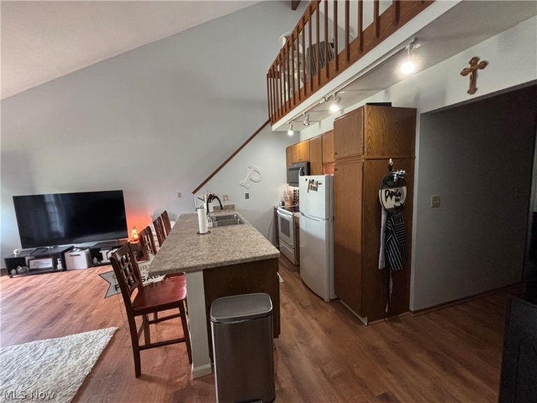 1621 Westhampton Drive, Youngstown, OH - Photo 3