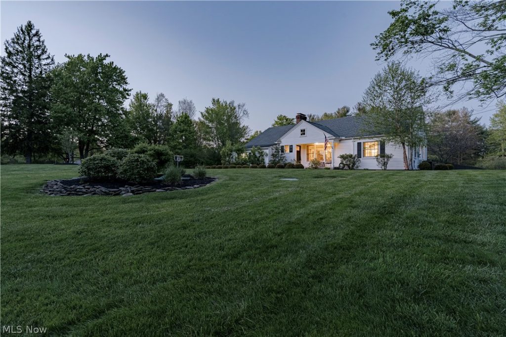35 Murwood Drive, Moreland Hills, OH