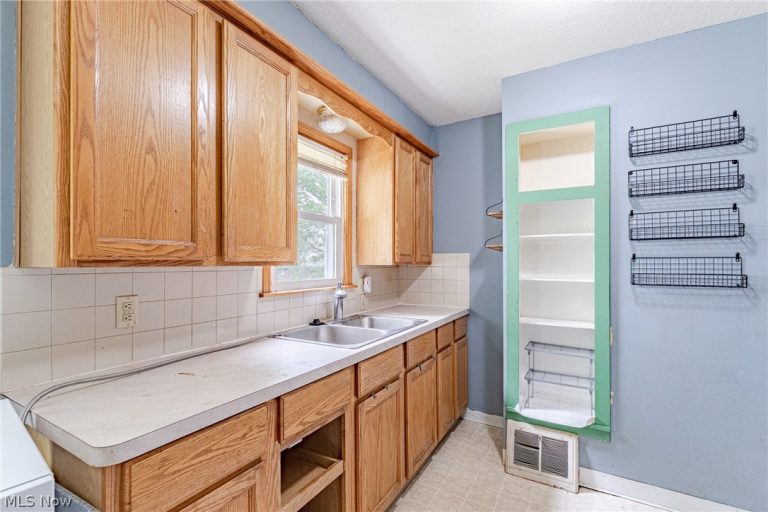 106 Dresden Avenue, Akron, OH - Photo 8