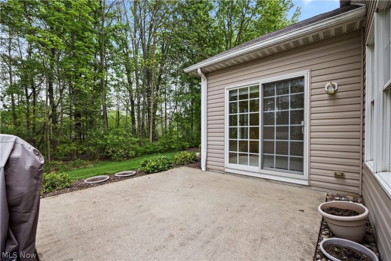 33888 Maple Ridge Boulevard, Avon, OH - Photo 5