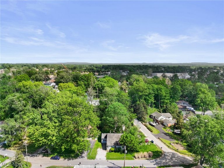 35812 Wanaka Boulevard, Eastlake, OH - Photo 5