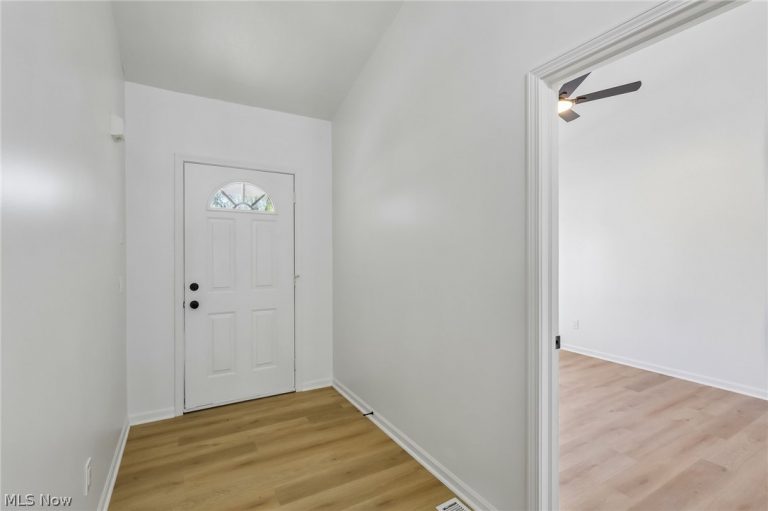 710 Erie Road, Eastlake, OH - Photo 6