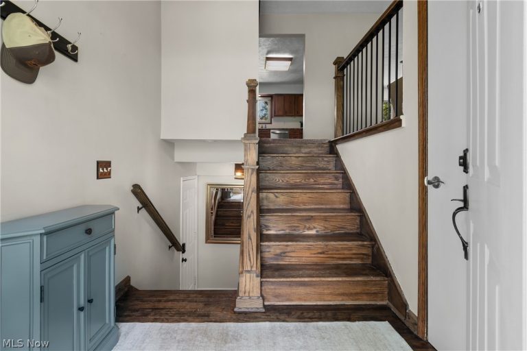 370 Applegrove Street, North Canton, OH - Photo 3