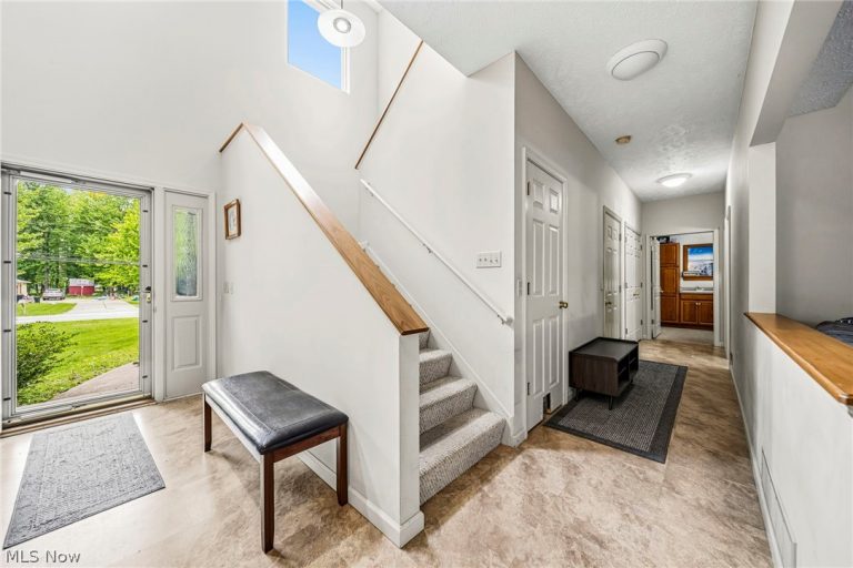 7050 Adkins Road, Mentor, OH - Photo 2