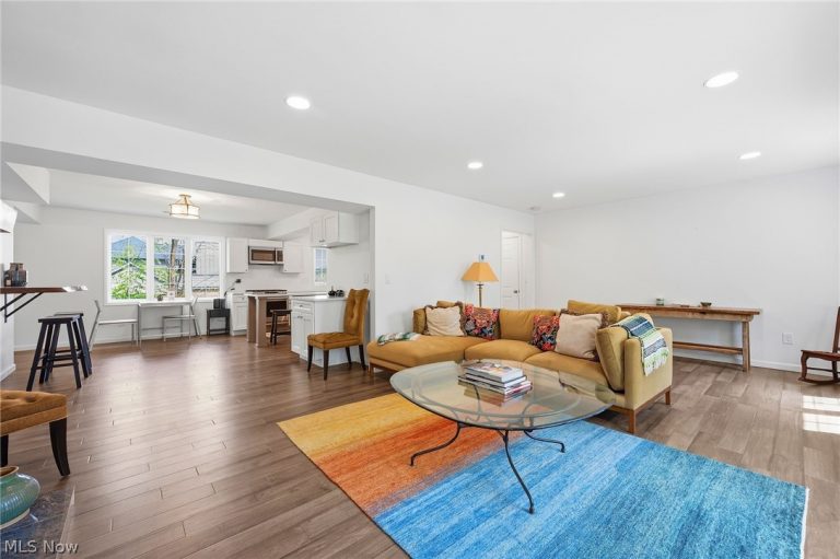 58 Orange Street, Chagrin Falls, OH - Photo 8