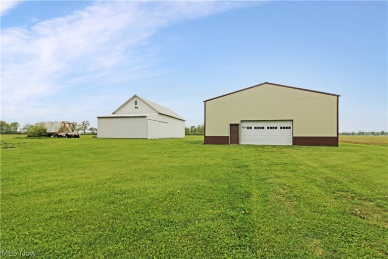 Bloom Road, Oak Harbor, OH, 43449