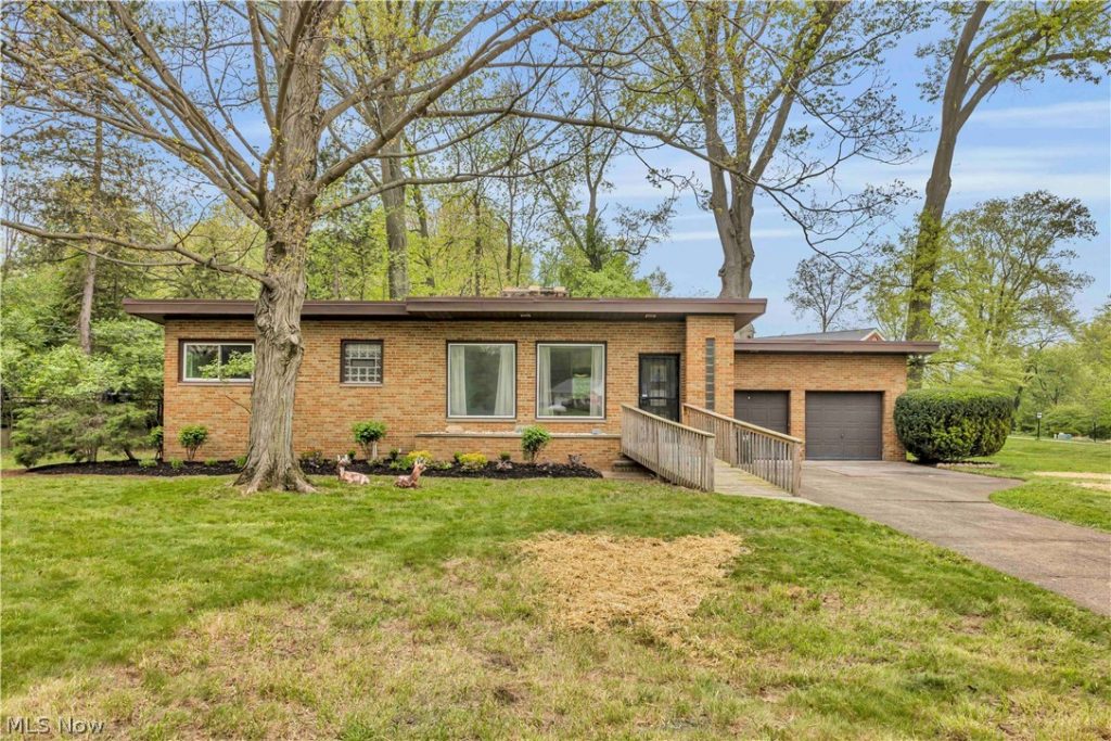 23290 Hilliard Boulevard, Westlake, OH