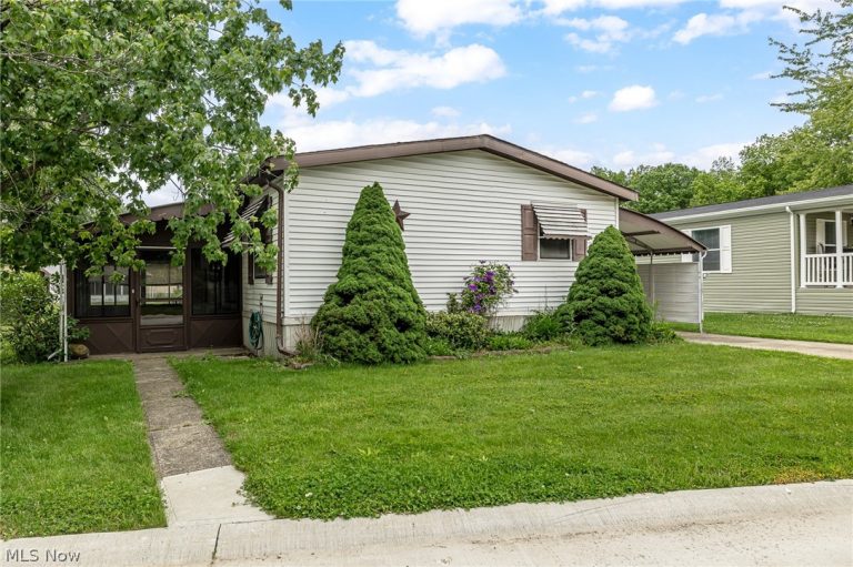 5 Michael Drive, Olmsted Twp, OH - Photo 2