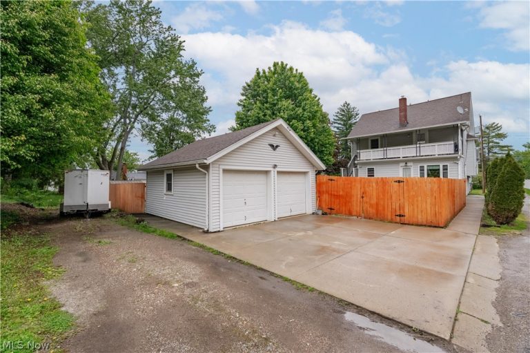 2417 Arch Avenue, Alliance, OH - Photo 2