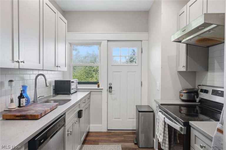 2280 Bellfield Avenue #3, Cleveland Heights, OH - Photo 4