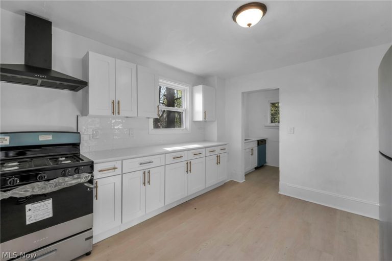 2049 85th Street #UP, Cleveland, OH - Photo 6