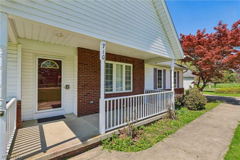 710 Erie Road, Eastlake, OH - Photo 4