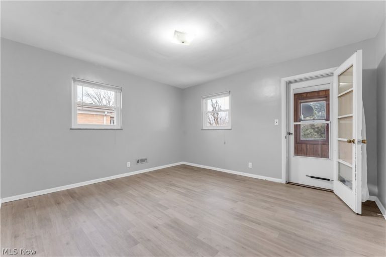 2915 Snow Road #2/UP, Parma, OH - Photo 2