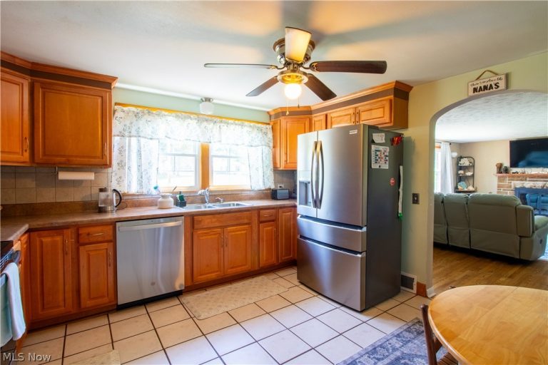 10381 Portage Street, Canal Fulton, OH - Photo 6