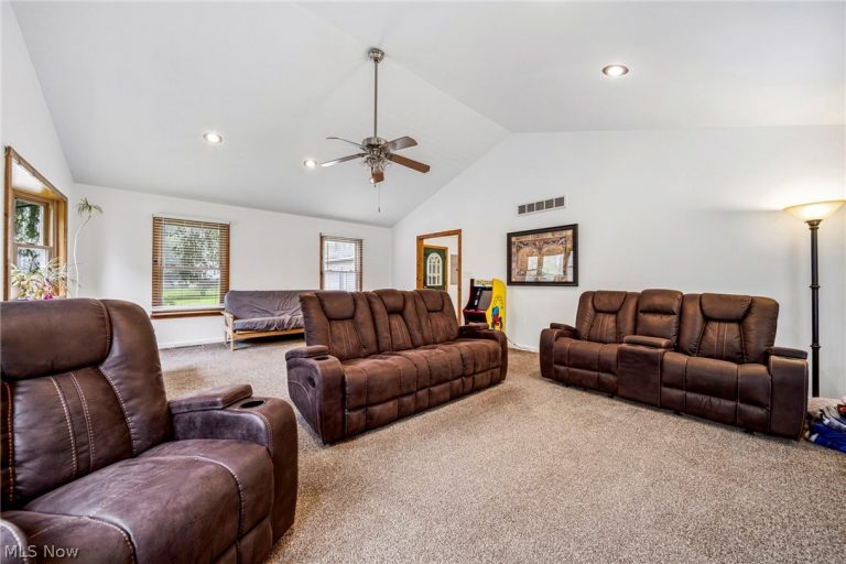 109 Cornelia Drive, Chardon, OH - Photo 4