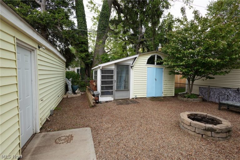 241 Inwood Boulevard, Avon Lake, OH - Photo 6