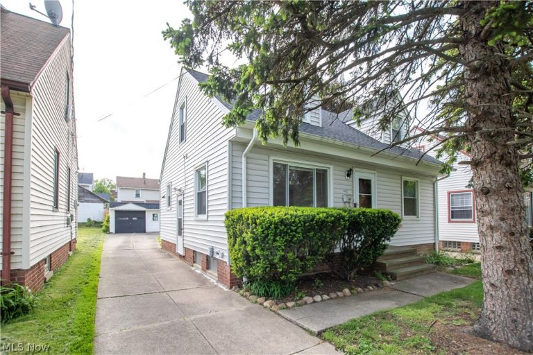 4462 South Hills Drive, Cleveland, OH - Photo 2
