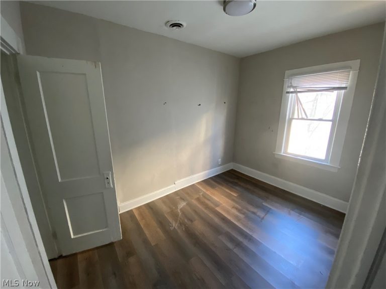 7813 Laumer Avenue, Cleveland, OH - Photo 8