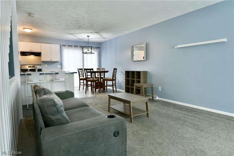 3164 Deer Trail #B, Cortland, OH - Photo 5