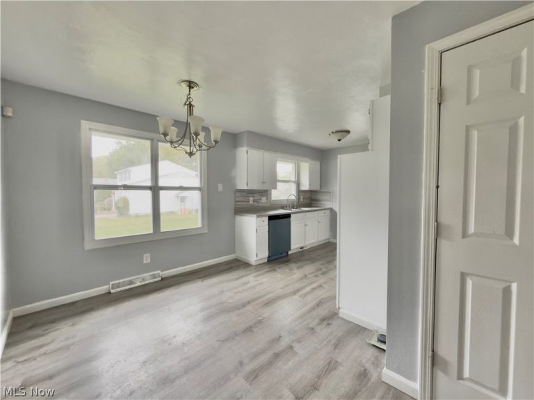 1215 Valley View Drive, Boardman, OH - Photo 4