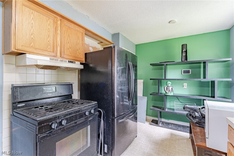 106 Dresden Avenue, Akron, OH - Photo 5