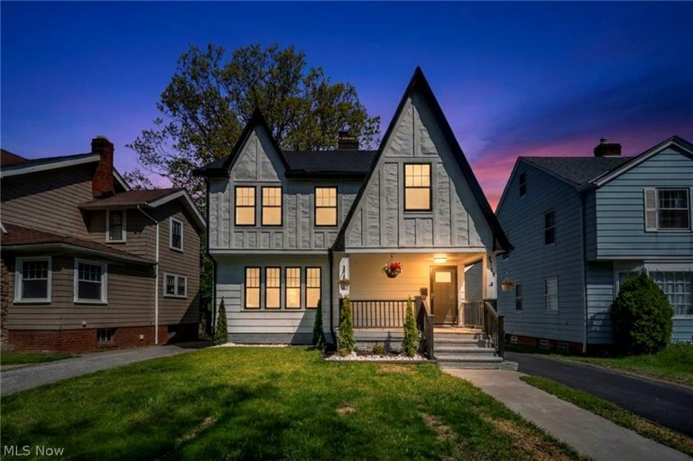 3741 Woodridge Road, Cleveland Heights, OH - Photo 2