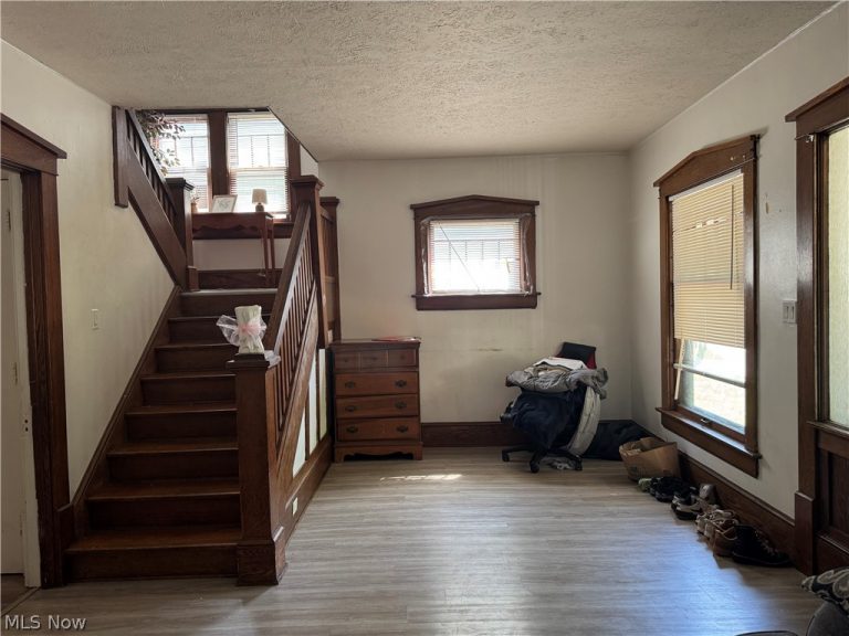 139 Hollinger Avenue, Akron, OH - Photo 6