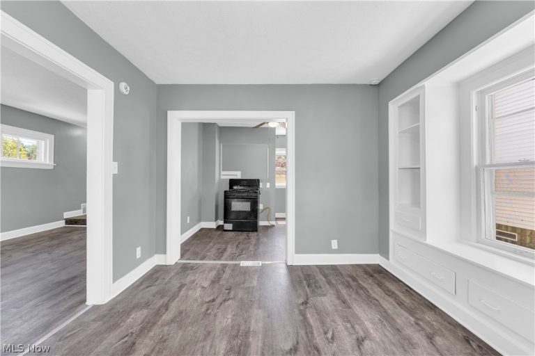 12808 Havana Road, Garfield Heights, OH - Photo 6