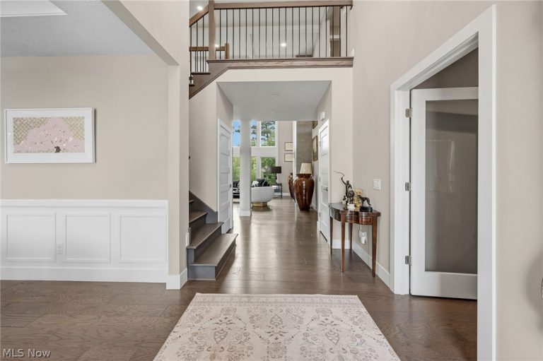 24210 Deptford Drive, Beachwood, OH - Photo 3