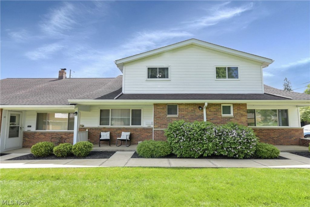 25345 Country Club Boulevard #11, North Olmsted, OH